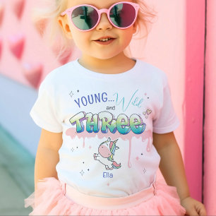 Camiseta De Bebé Jóvenes salvajes TRES Unicornio Nombre Personaliza