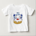 Camiseta De Bebé Judaica Happy Hanukkah Dancing Dreidels Doughnut<br><div class="desc">Está viendo la colección Lee Hiller Designs of Home and Office Decor, Apparel, Gifts and Collectibles. Los diseños incluyen la fotografía Lee Hiller y la colección de arte digital de medios mixtos. Puedes ver su fotografía de la naturaleza en http://HikeOurPlanet.com/ y seguir su blog de senderismo dentro del Parque Nacional...</div>