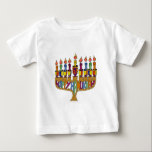 Camiseta De Bebé Judaica Happy Hanukkah Dreidel Menorah<br><div class="desc">Está viendo la colección Lee Hiller Designs of Home and Office Decor, Apparel, Gifts and Collectibles. Los diseños incluyen la fotografía Lee Hiller y la colección de arte digital de medios mixtos. Puedes ver su fotografía de la naturaleza en http://HikeOurPlanet.com/ y seguir su blog de senderismo dentro del Parque Nacional...</div>