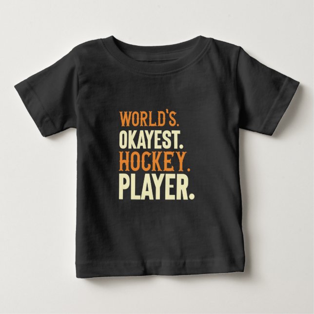 Camiseta De Bebé Jugador de hockey Okayest del mundo (Anverso)