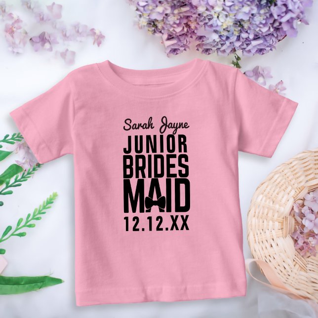 Camiseta De Bebé Junior Bridesmaid Bridal Party Custom Name T-Shirt (A cute junior bridesmaid bridal party shirt with space for their name and your wedding date)