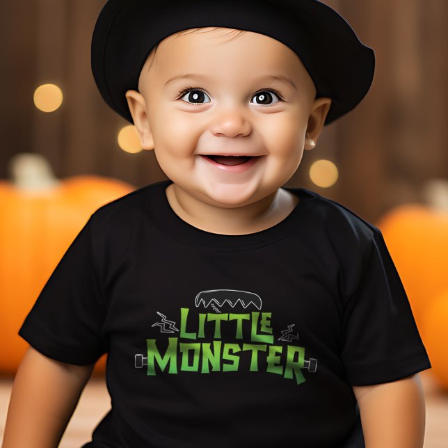 Camiseta De Bebé La familia de pequeños monstruos de Halloween está (Little Monster Halloween Family Matching Funny Toddler T-shirt)