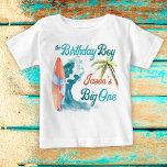 Camiseta De Bebé La gran coincidencia de cumpleaños retro de surf<br><div class="desc">La gran camiseta personalizada de un fiesta de playa retro de primer cumpleaños,  con camiseta a juego para fotografiar. Una gran ola azul,  palmeras y una tabla de surf,  un agradable verano,  temática de cumpleaños en la playa. Busca una remera que coincida con la foto de una familia.</div>