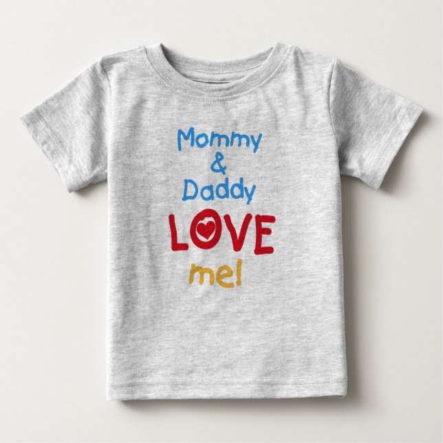 Camiseta De Bebé La mamá y el papá me aman (Anverso)