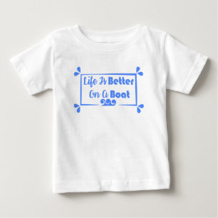 Camiseta De Bebé La vida es mejor en una cita de frontera de barco
