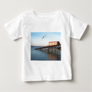Camiseta De Bebé La vieja estación del bote salvavidas en Tenby