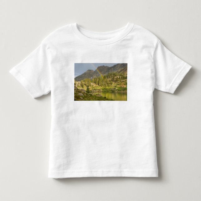 Camiseta De Bebé Lago Cecret con arcoíris sobre Devil's Castle, (Anverso)