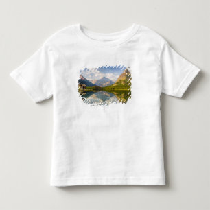 Camiseta De Bebé Lago Swiftcurrent con el hotel Many Glacier y