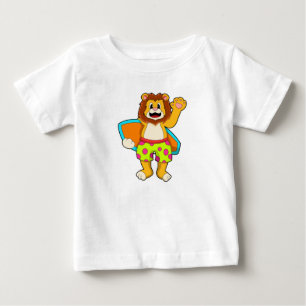 Camiseta De Bebé León como surfista con tabla de surf