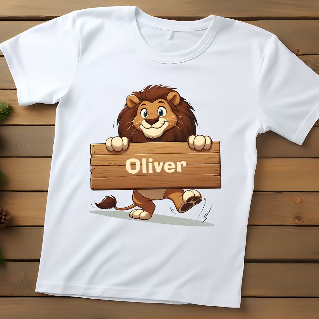 Camiseta De Bebé León juguetón con placa de nombre de madera (Subido por el creador)