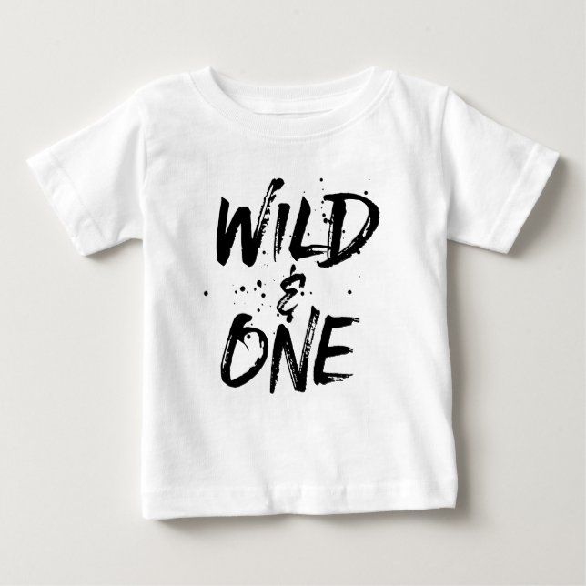 Camiseta De Bebé Letras cepilladas salvajes y una negras (Anverso)