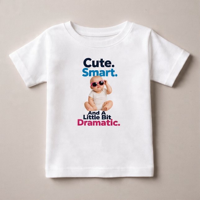 Camiseta De Bebé Lindo. Inteligente. Y Un Poco Dramático (Subido por el creador)