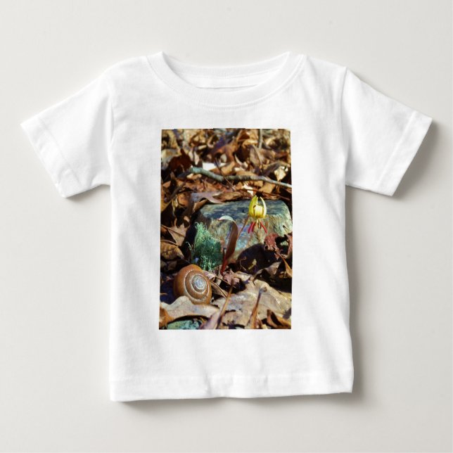 Camiseta De Bebé Lirio de trucha amarilla y ciruela y caparazón de  (Anverso)