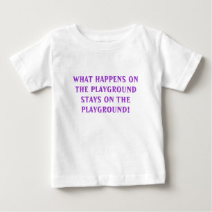 CAMISETA DE BEBÉ LO QUE SUCEDE EN EL PARQUE DE JUEGO SE QUEDA EN EL