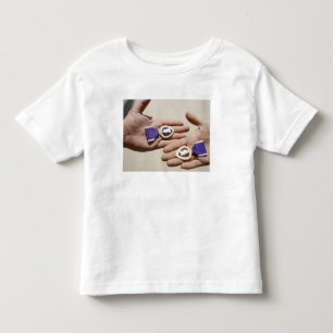 Camiseta De Bebé Los beneficiarios de Purple Heart exhiben sus