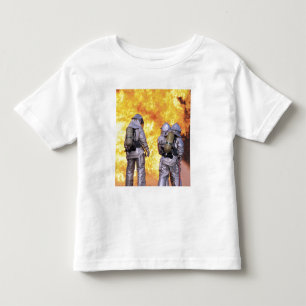 Camiseta De Bebé Los bomberos extinguen un fuego de aviones