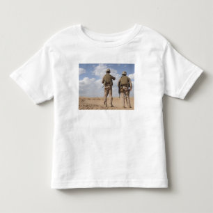 Camiseta De Bebé Los infantes de marina exploran el horizonte para