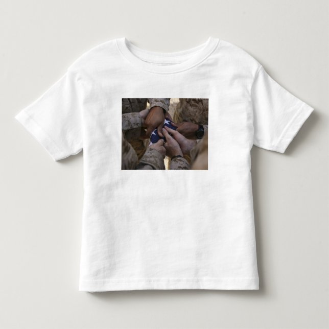 Camiseta De Bebé Los marines doblan una bandera estadounidense (Anverso)