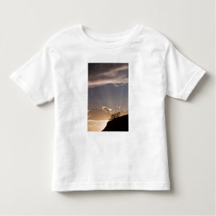Camiseta De Bebé Los rayos crepusculares irradian a través del ciel