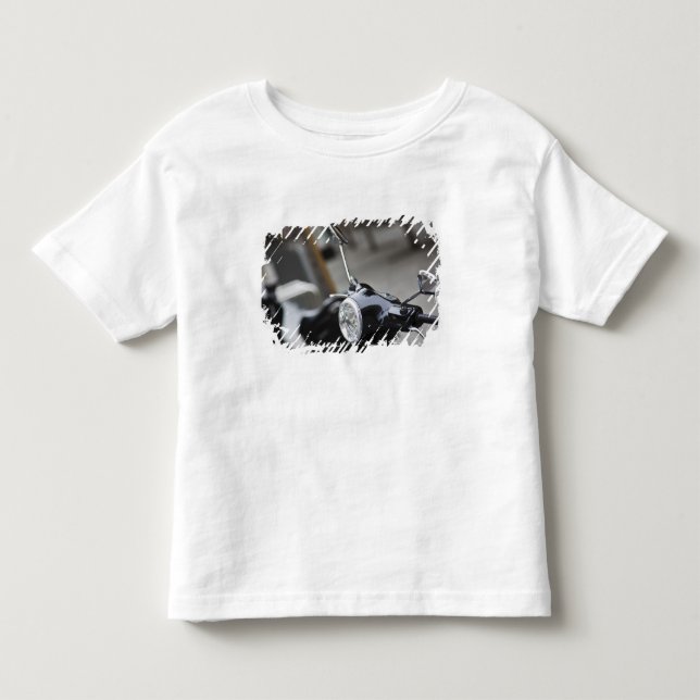 Camiseta De Bebé Madrid, Vespa scooter negro (Anverso)