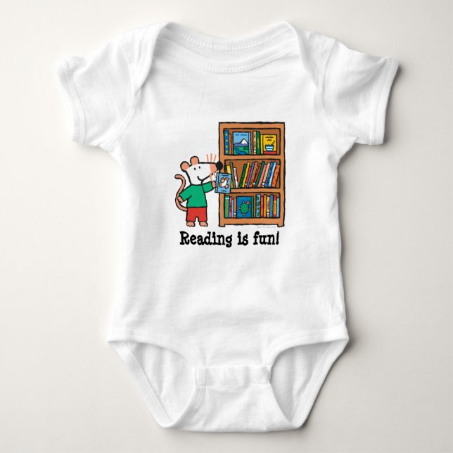 Camiseta De Bebé Maisy y un estante de libros (Anverso)