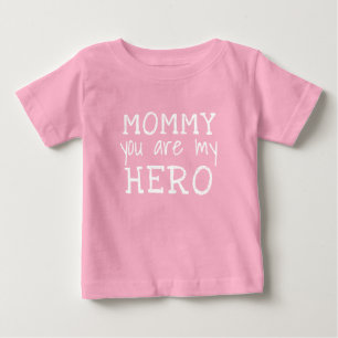 Camiseta De Bebé Mamá, eres mi Hero Simple Typography Pink