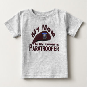 Camiseta De Bebé Mamá es mi paracaidista favorita de la 82ª Divisió