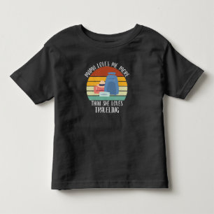 Camiseta De Bebé Mamá me ama más de lo que ama viajar PERSONALIZADO