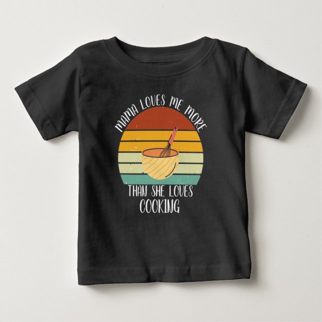 Camiseta De Bebé Mama me ama más que cocinar PERSONALIZADO (Anverso)