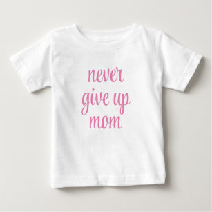 Camiseta De Bebé Mamá nunca deja de lado el texto de Personalizable