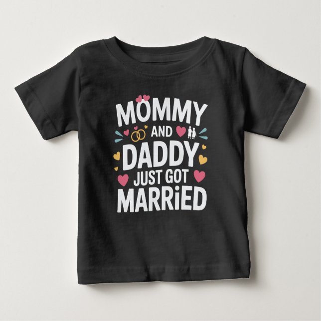 Camiseta De Bebé Mamá y papá, Boda de la familia, acaban de casarse (Anverso)