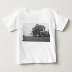 Camiseta De Bebé Mañana de otoño brumoso en escala de grises