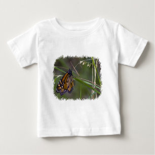 Camiseta De Bebé Mariposa monarca en la hierba