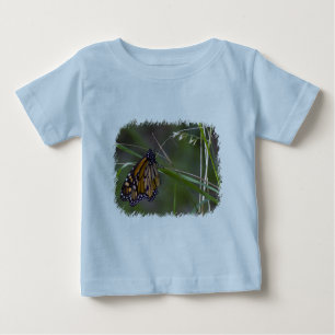 Camiseta De Bebé Mariposa monarca en la hierba