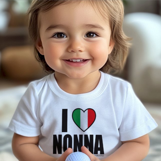 Camiseta De Bebé ME ENCANTA NONNA personalizada Cute white  (I Love Nonna Personalized Toddler T-shirt with Italian Flag Heart Icon)