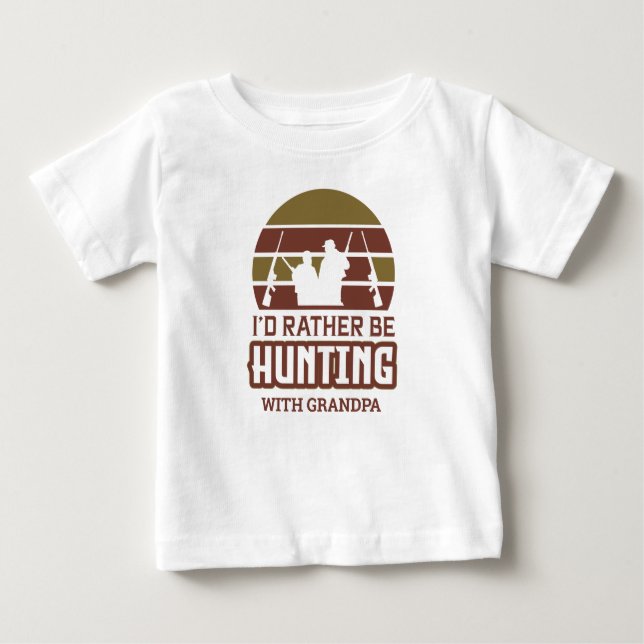 Camiseta De Bebé Mejor Cazaría con Abuelo   (Anverso)