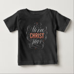 Camiseta De Bebé Merry CHRISTmas Chalkboard Marquee Christian<br><div class="desc">Enciende su nombre con luces de marquesina y hace que la gente recuerde por qué decimos 'Merry CRISTmas'. Este diseño se presenta en algunas variaciones y puede que desee comprobarlas todas para ver exactamente qué dirección desea tomar. Las letras profesionales de Ivan Angelic se muestran en negro para fondo blanco;...</div>