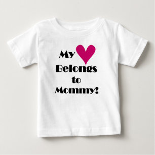 Camiseta De Bebé Mi corazón le pertenece a mamá