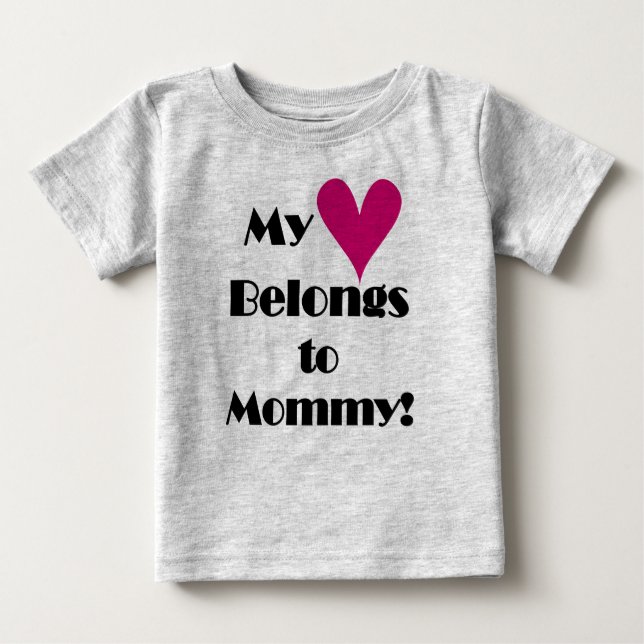 Camiseta De Bebé Mi corazón le pertenece a mamá (Anverso)