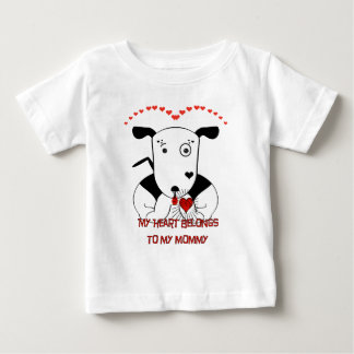 Camiseta De Bebé Mi corazón le pertenece a mi mamá