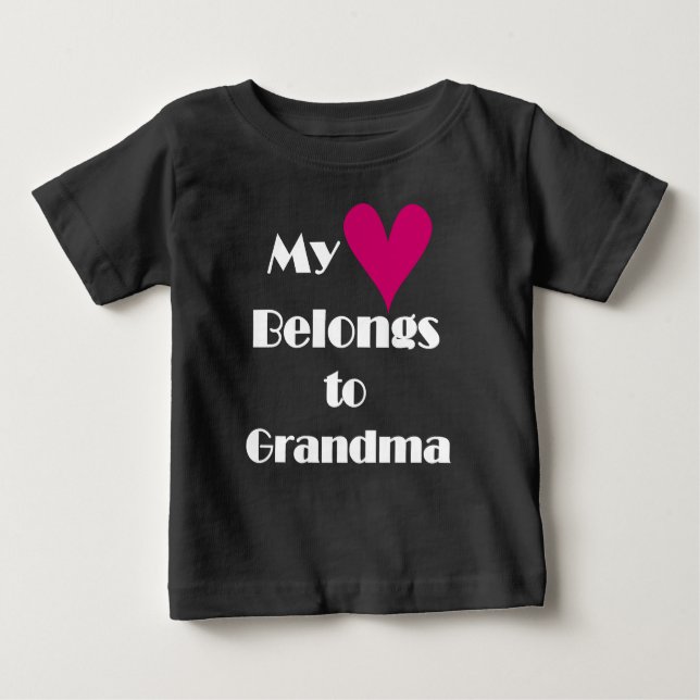 Camiseta De Bebé Mi corazón pertenece a la abuela (Anverso)