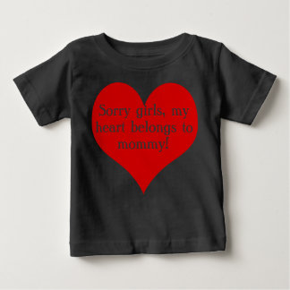 Camiseta De Bebé Mi corazón pertenece a mamá