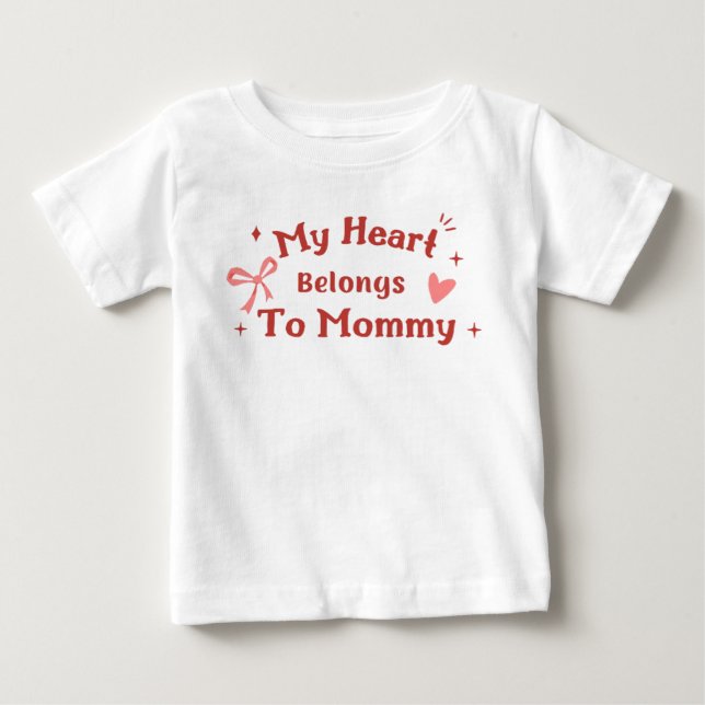 Camiseta De Bebé Mi corazón pertenece a mami (Anverso)