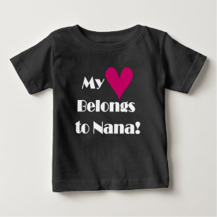 Camiseta De Bebé Mi corazón pertenece a Nana