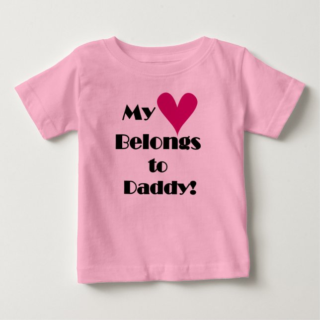 Camiseta De Bebé Mi corazón pertenece a papá (Anverso)