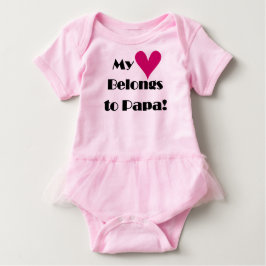 Camiseta De Bebé Mi corazón pertenece a papá