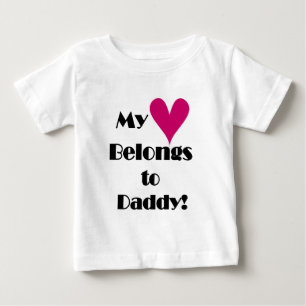 Camiseta De Bebé Mi corazón pertenece a papá