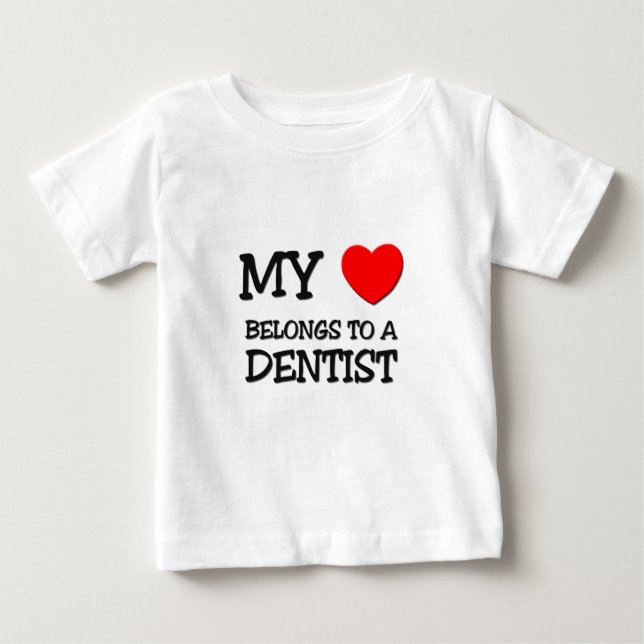 Camiseta De Bebé Mi Corazón Pertenece A Un DENTISTA (Anverso)
