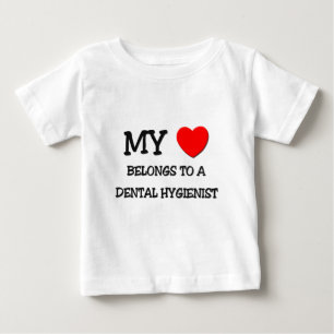 Camiseta De Bebé Mi Corazón Pertenece A Un HIGIENISTA DENTAL