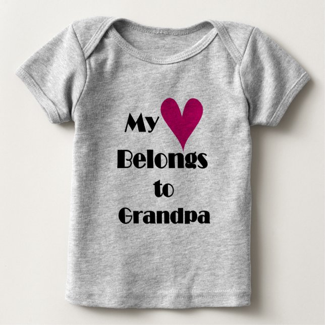 Camiseta De Bebé Mi corazón pertenece al abuelo (Anverso)